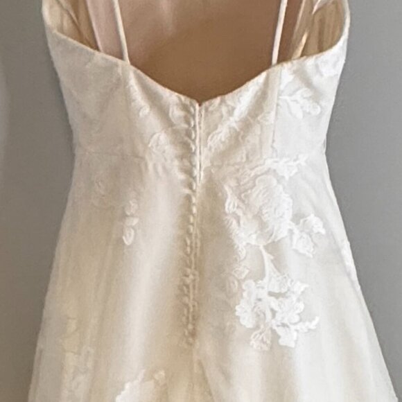 Jacquelin Exclusive Ivory Wedding Dress - Size 12 - Picture 9 of 15